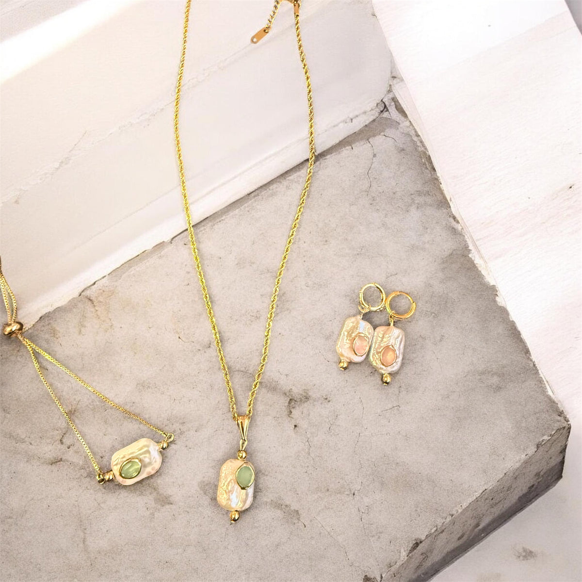 Oia Necklace in Gold (Amber)
