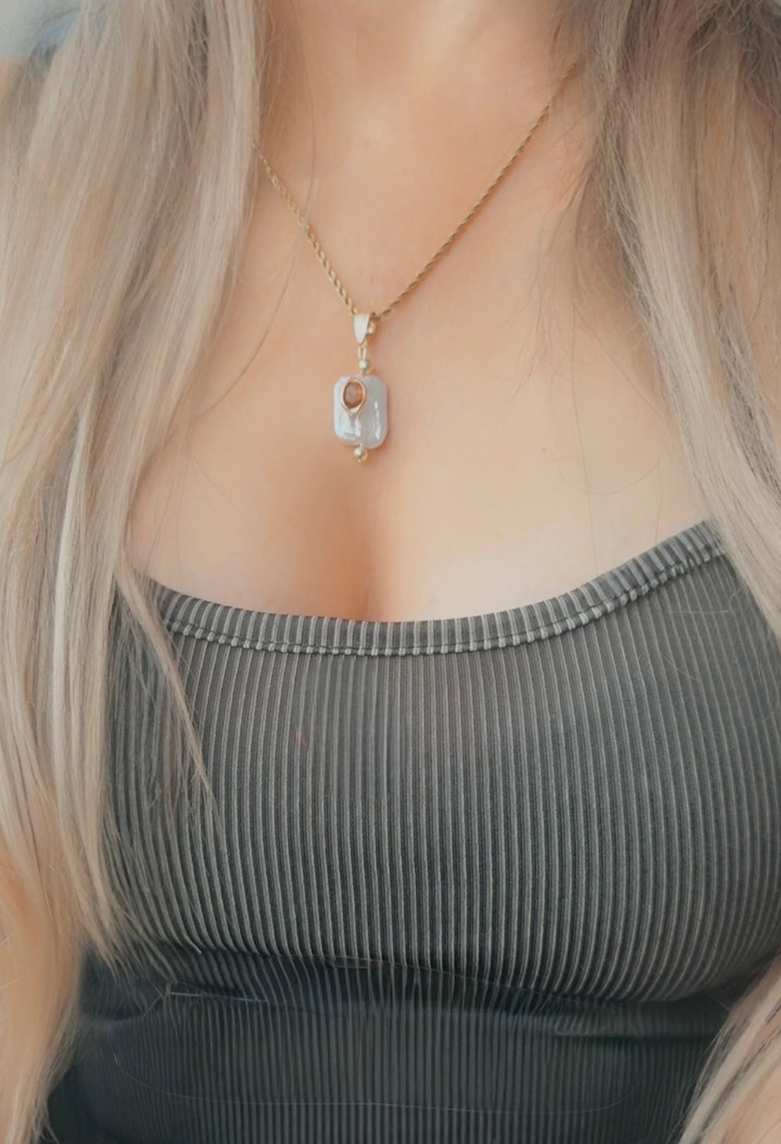Oia Necklace in Gold (Amber)